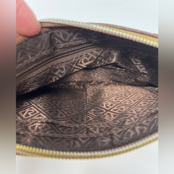 Relic Women’s Takeaway Scalloped Clutch in Great Condition - Picture 3 of 12